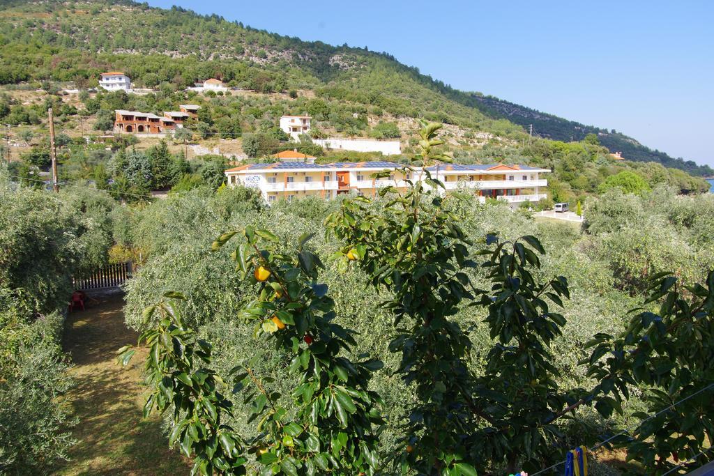 Athina Hotel Koínira Exterior foto